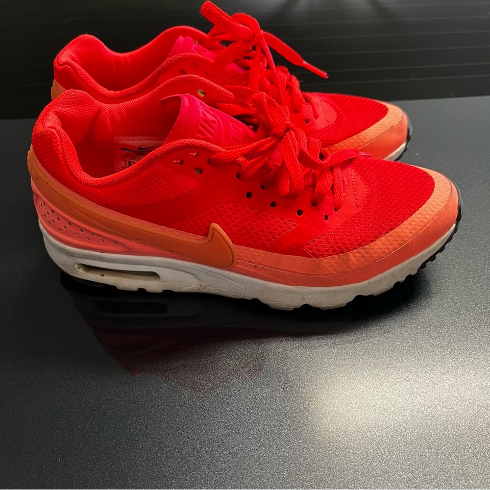 Nike Air Max creamsicle color sneakers!